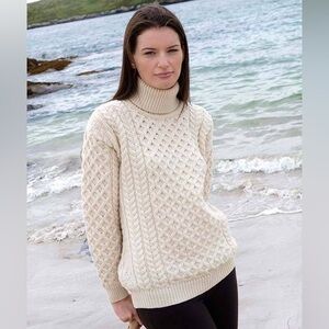 NWT, Aran Crafts Ireland 🇮🇪 100% Soft Merino Wool Sweater, Size Medium